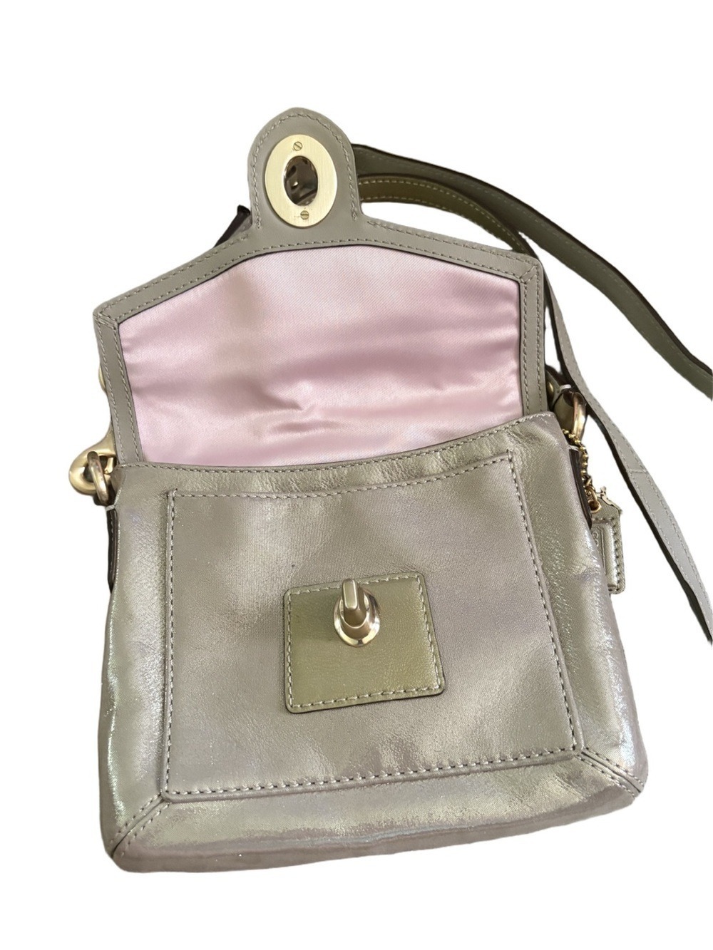 Coach Metallic Gold small crossbody purse. Turn lock closure compact leather - Picture 3 of 12